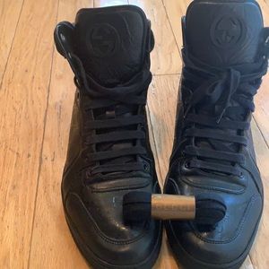 High top Gucci sneakers! All over Gucci print
